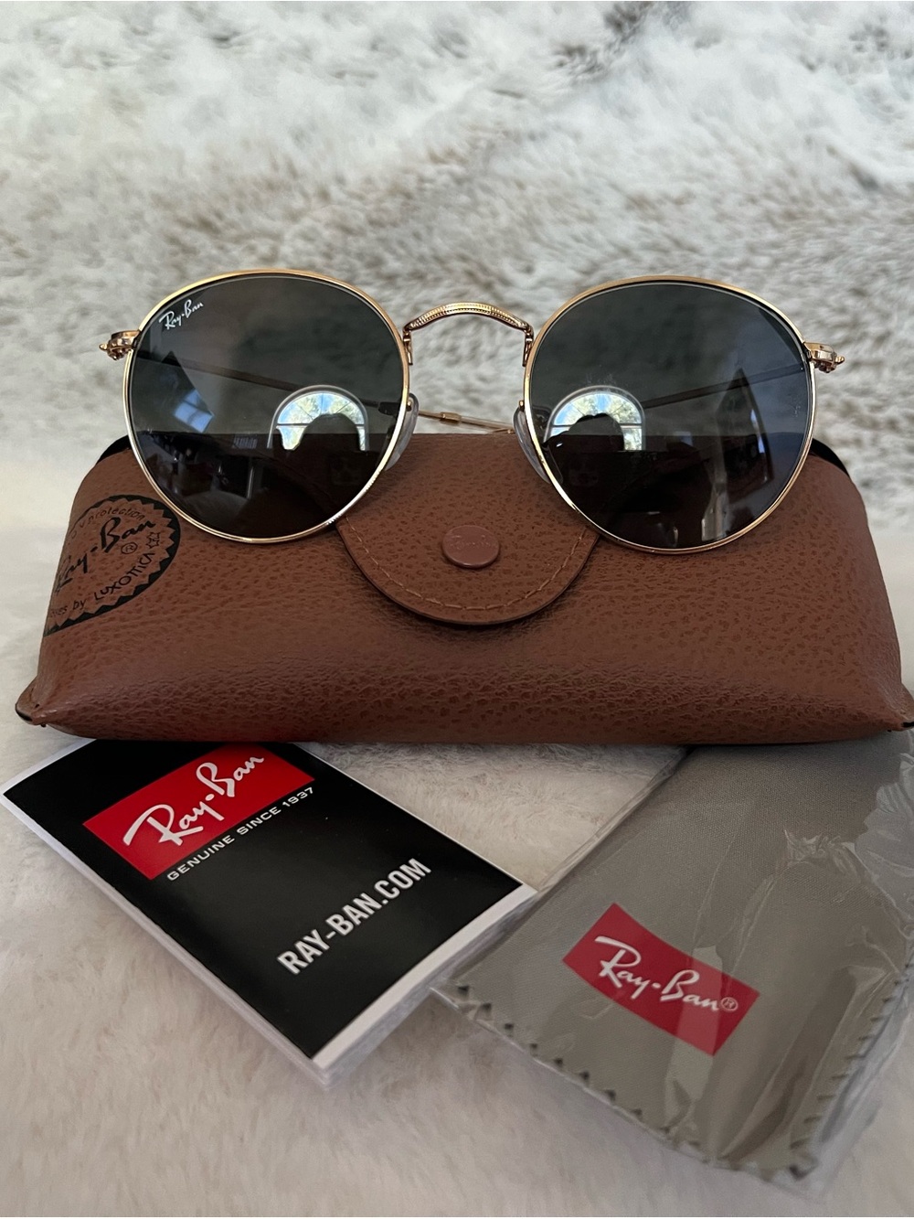 Ray-Ban Gold Round Sunglasses with Dark Lenses